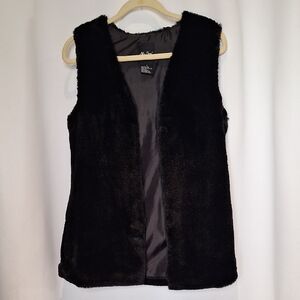 Me Jane Black Faux Fur Vest Size M